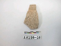 藏品(灰色夾砂陶片)的圖片